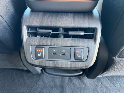 Used 2023 Nissan Ariya AWD image 25