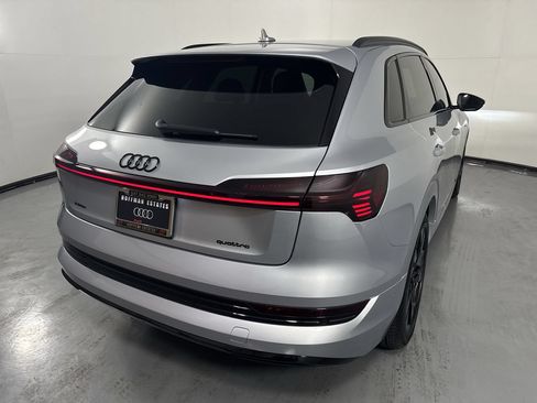 Used 2022 Audi e-tron Premium w/ Convenience Plus Package AWD/4WD image 36