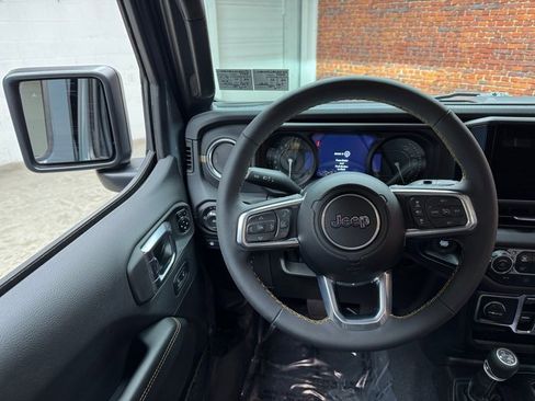 Used 2024 Jeep Wrangler Unlimited Sahara w/ Technology Group image 13