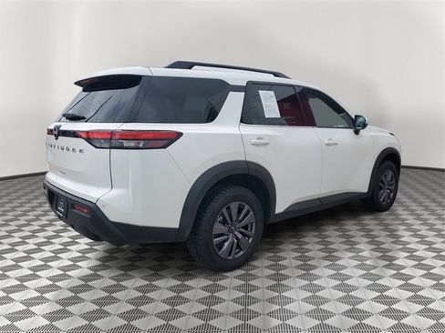 Certified 2025 Nissan Pathfinder SV image 3