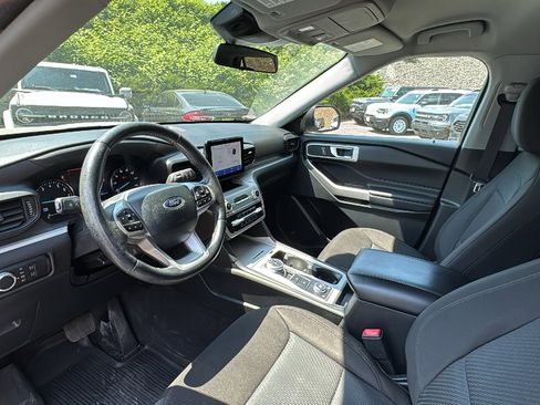 Used 2023 Ford Explorer XLT AWD/4WD image 14