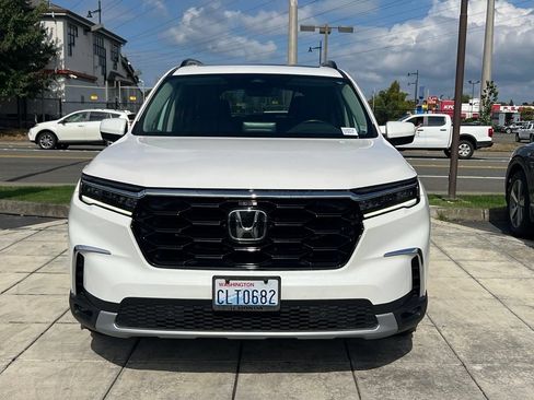 Used 2024 Honda Pilot Touring image 4