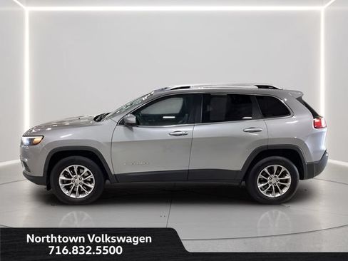 Used 2019 Jeep Cherokee Latitude Plus w/ Comfort/Convenience Group AWD/4WD image 2