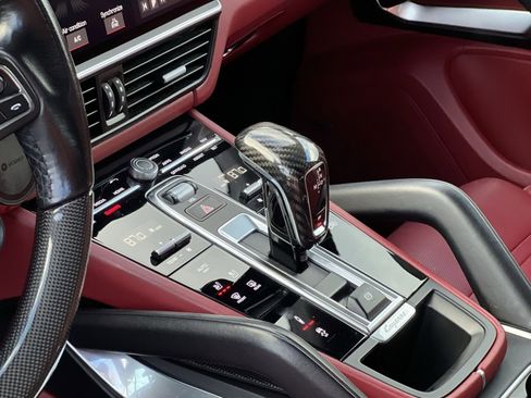 Used 2021 Porsche Cayenne Turbo image 20