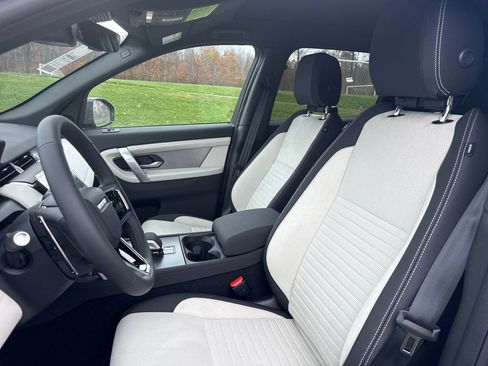 New 2025 Land Rover Discovery Sport Dynamic SE image 10