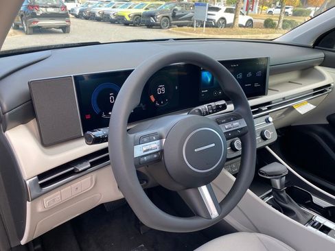 New 2026 Hyundai Tucson SE image 9