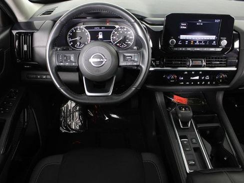Certified 2025 Nissan Pathfinder SV FWD image 7