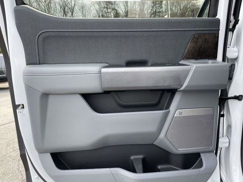 Used 2022 Ford F150 Lariat image 16