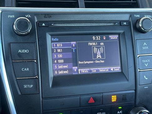 Used 2016 Toyota Camry SE FWD image 17