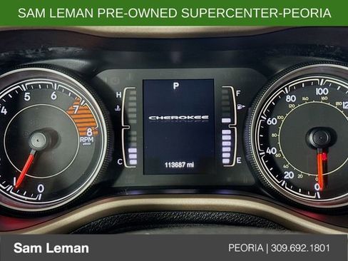 Used 2018 Jeep Cherokee Latitude w/ Cold Weather Group image 12