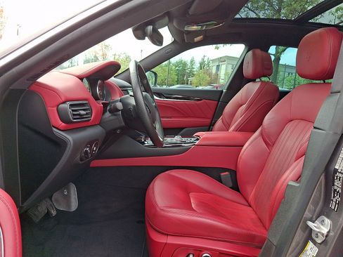 Certified 2023 Maserati Levante GT AWD/4WD image 13