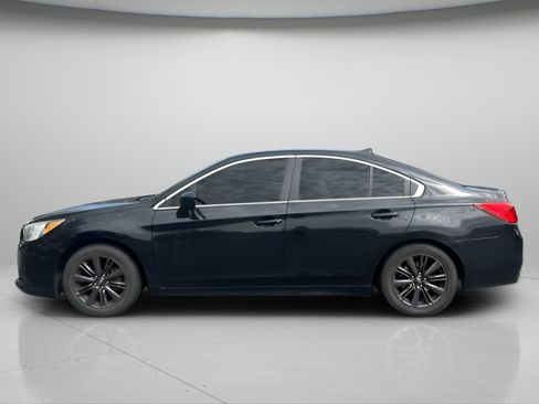 Used 2017 Subaru Legacy 2.5i Premium w/ Moonroof Package AWD/4WD image 9