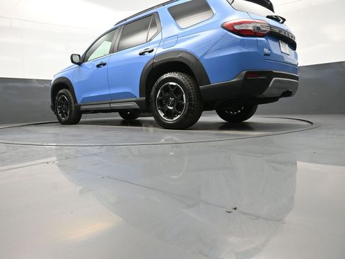 Used 2025 Honda Pilot TrailSport image 34