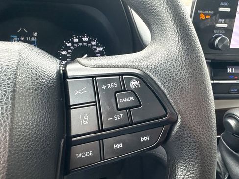 Used 2024 Toyota Sienna LE image 30