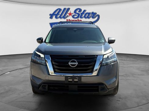 Used 2022 Nissan Pathfinder SV FWD image 2