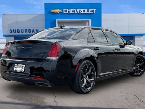 Used 2022 Chrysler 300 Touring w/ Sport Appearance Package RWD image 4
