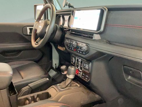 Used 2024 Jeep Wrangler Unlimited Rubicon AWD/4WD image 42