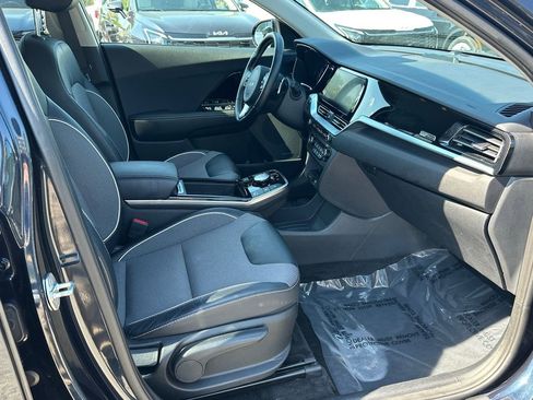 Used 2022 Kia Niro EX w/ Cold Weather Package image 11