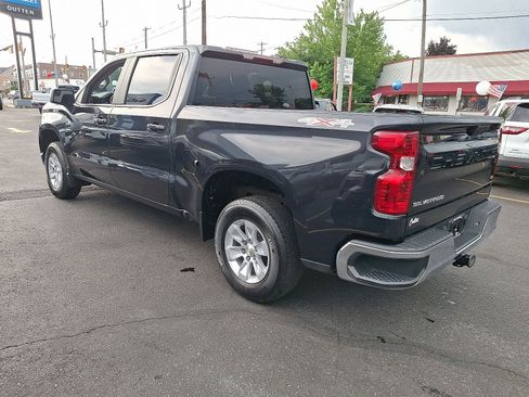 Used 2022 Chevrolet Silverado 1500 LT AWD/4WD image 2