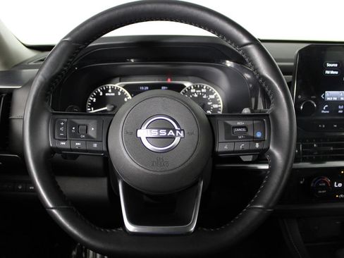 Certified 2023 Nissan Pathfinder SL w/ Black Appearance Package FWD image 10