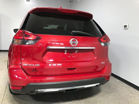 Used 2017 Nissan Rogue SV FWD image 4