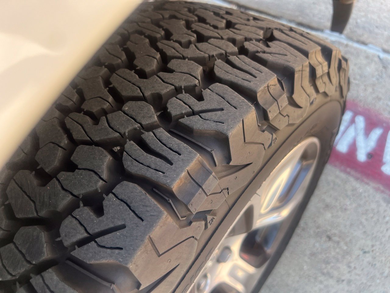 Used 2019 RAM 1500 Laramie AWD/4WD image 9