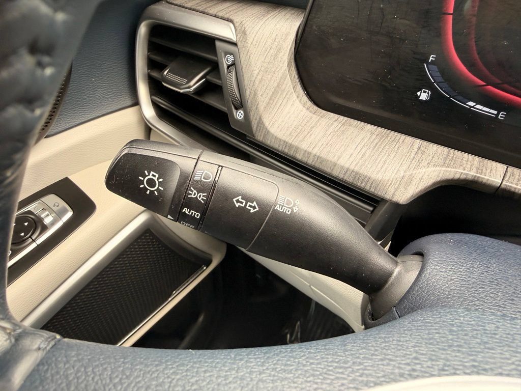 Used 2024 Kia Telluride EX w/ EX Captain's Chair Package FWD image 17