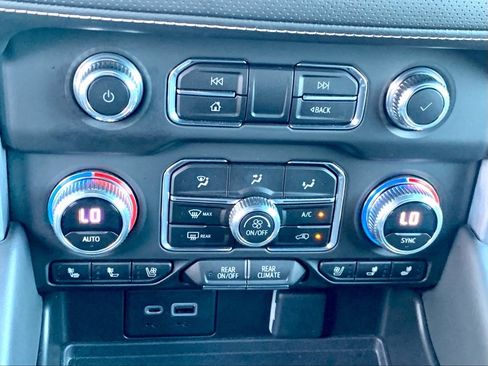 Used 2023 GMC Yukon SLT image 41