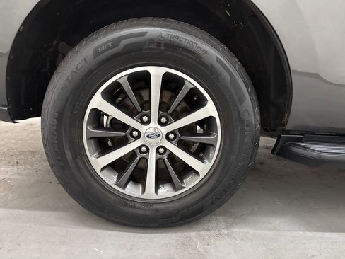 Used 2019 Ford Expedition XLT image 36