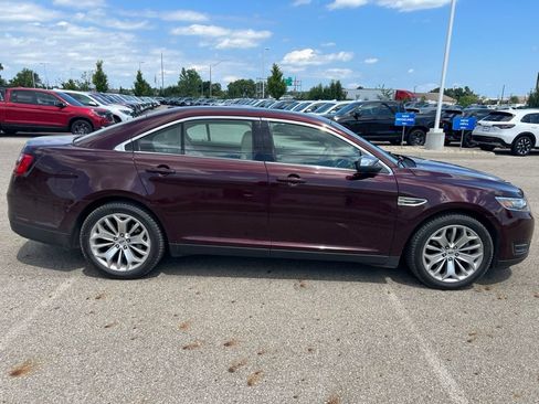 Used 2018 Ford Taurus Limited FWD image 5