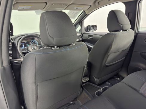 Used 2025 Nissan Leaf S image 27