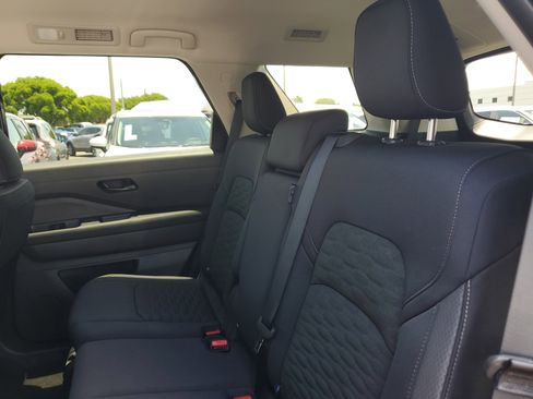 New 2025 Nissan Pathfinder S image 12