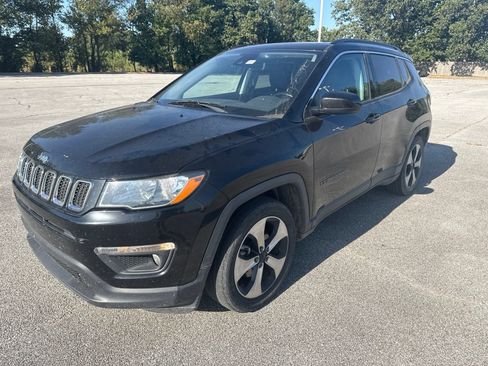Used 2020 Jeep Compass Latitude FWD image 1