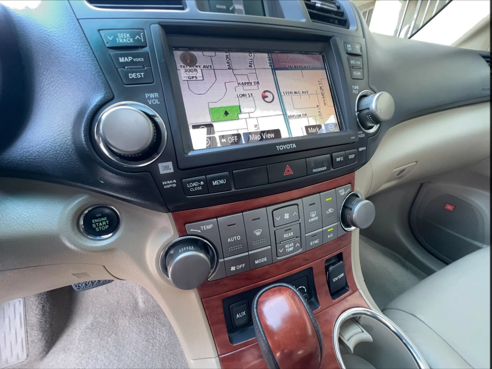 Used 2010 Toyota Highlander Limited w/ Extra Value Pkg 8 FWD image 25