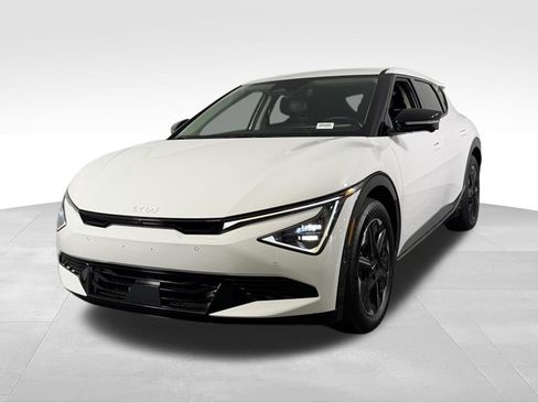 Used 2025 Kia EV6 Wind RWD image 4