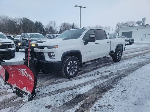 Used 2021 Chevrolet Silverado 2500 Custom w/ Custom Value Package image 3