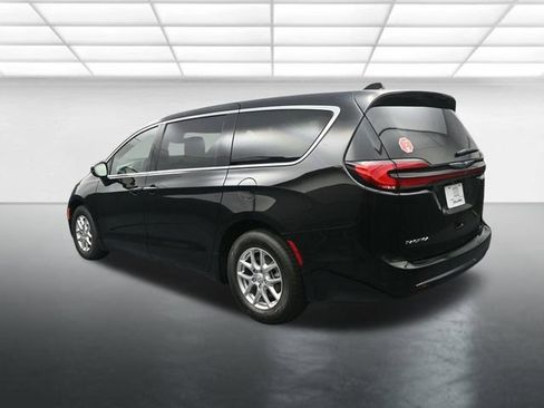 New 2026 Chrysler Pacifica Select image 6