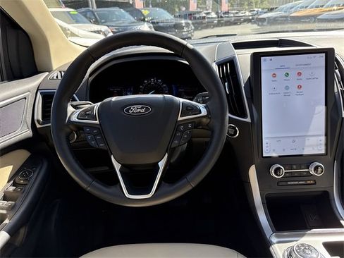 Used 2022 Ford Edge SEL w/ Convenience Package image 13