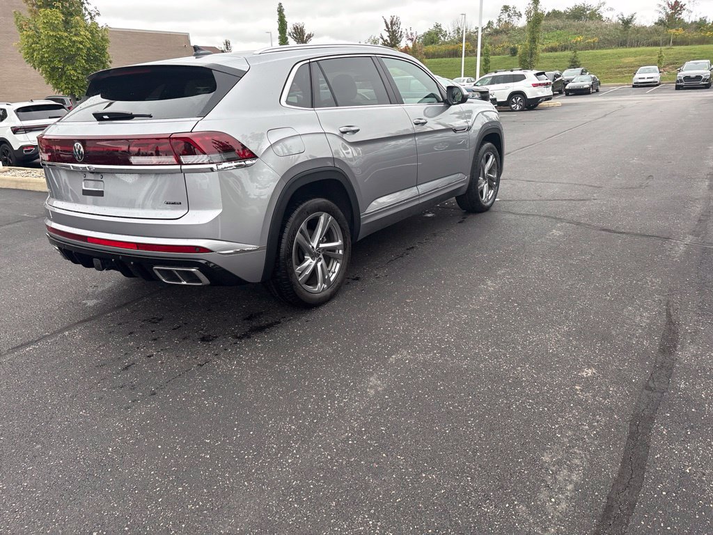 Used 2024 Volkswagen Atlas Cross Sport SEL R-Line AWD/4WD image 12
