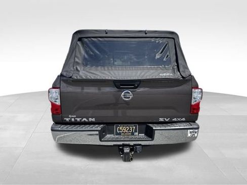 Used 2018 Nissan Titan SV AWD/4WD image 7