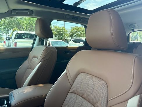 New 2026 Nissan Pathfinder Platinum FWD image 4