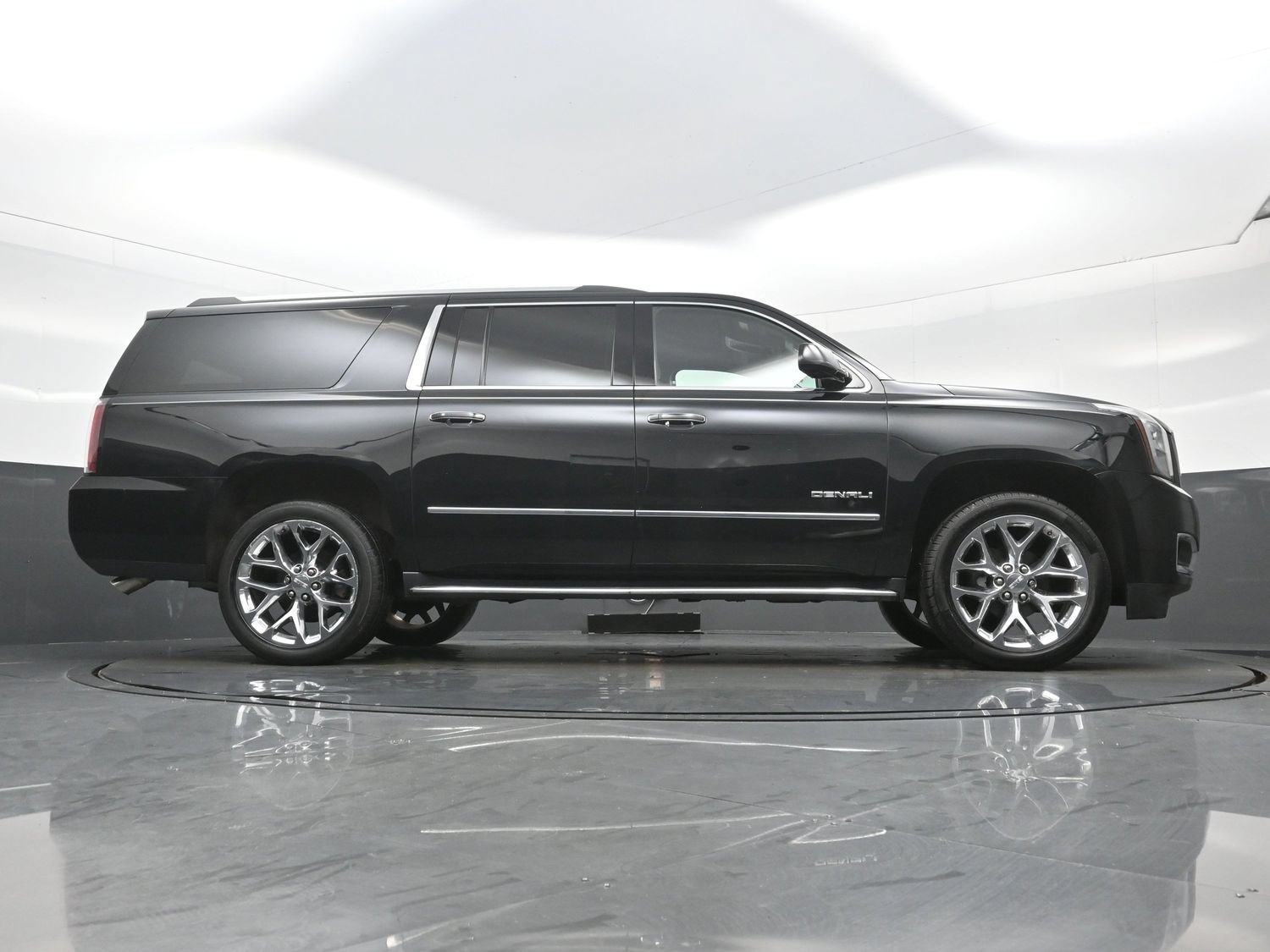 Used 2019 GMC Yukon XL Denali AWD/4WD image 37