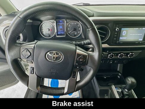 Used 2018 Toyota Tacoma SR5 AWD/4WD image 12
