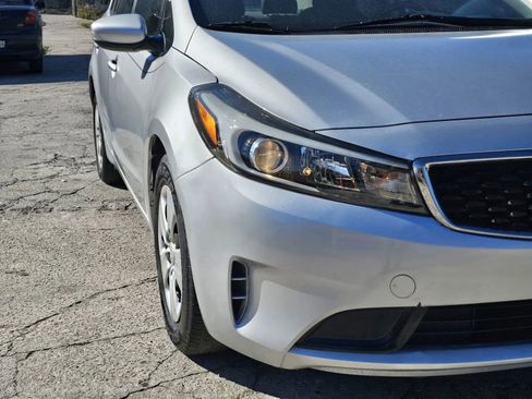 Used 2017 Kia Forte LX image 4