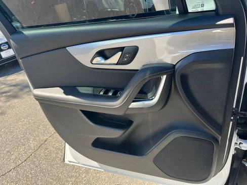 Used 2025 Chevrolet Blazer LT FWD image 18
