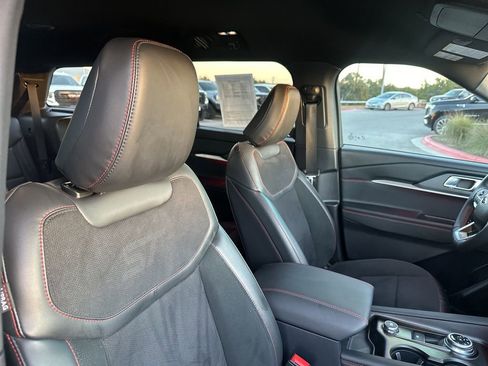 Used 2025 Ford Explorer ST image 15