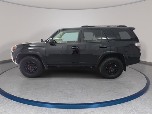 Used 2017 Toyota 4Runner SR5 RWD image 8