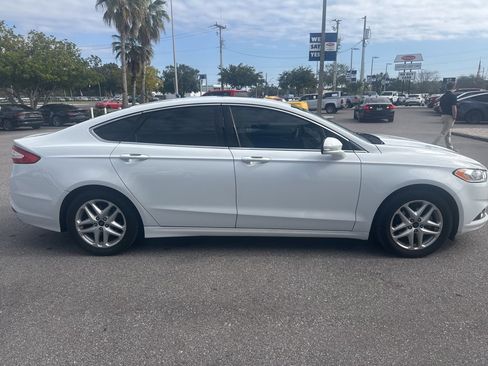 Used 2014 Ford Fusion SE w/ Equipment Group 202A image 2