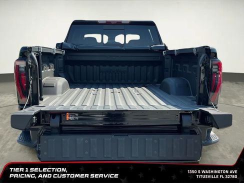 Used 2025 GMC Sierra 2500 AT4 w/ AT4 Premium Plus Package AWD/4WD image 17