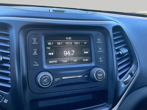 Used 2017 Jeep Cherokee Sport FWD image 26